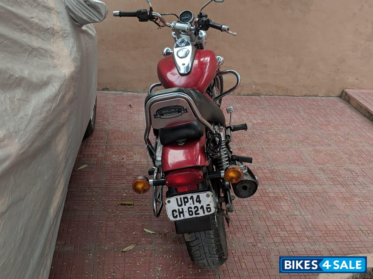 Red Bajaj Avenger 220 DTS-i