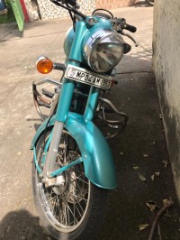 Green Royal Enfield Classic 500