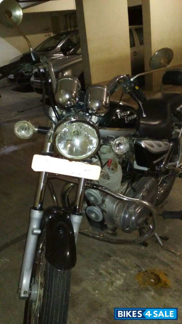 Black Royal Enfield Thunderbird 350
