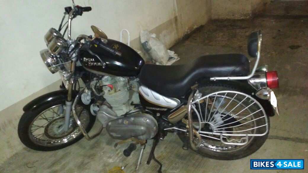Black Royal Enfield Thunderbird 350