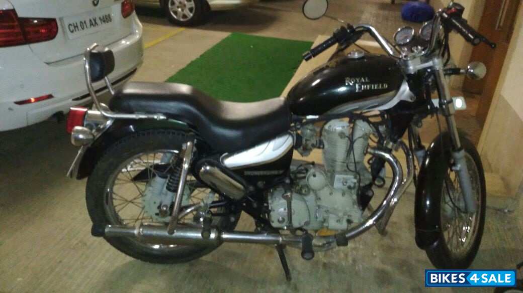 Black Royal Enfield Thunderbird 350