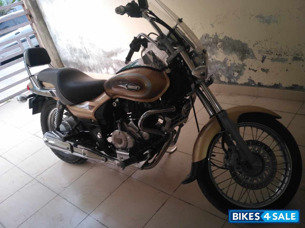 Golden Bajaj Avenger Cruise 220