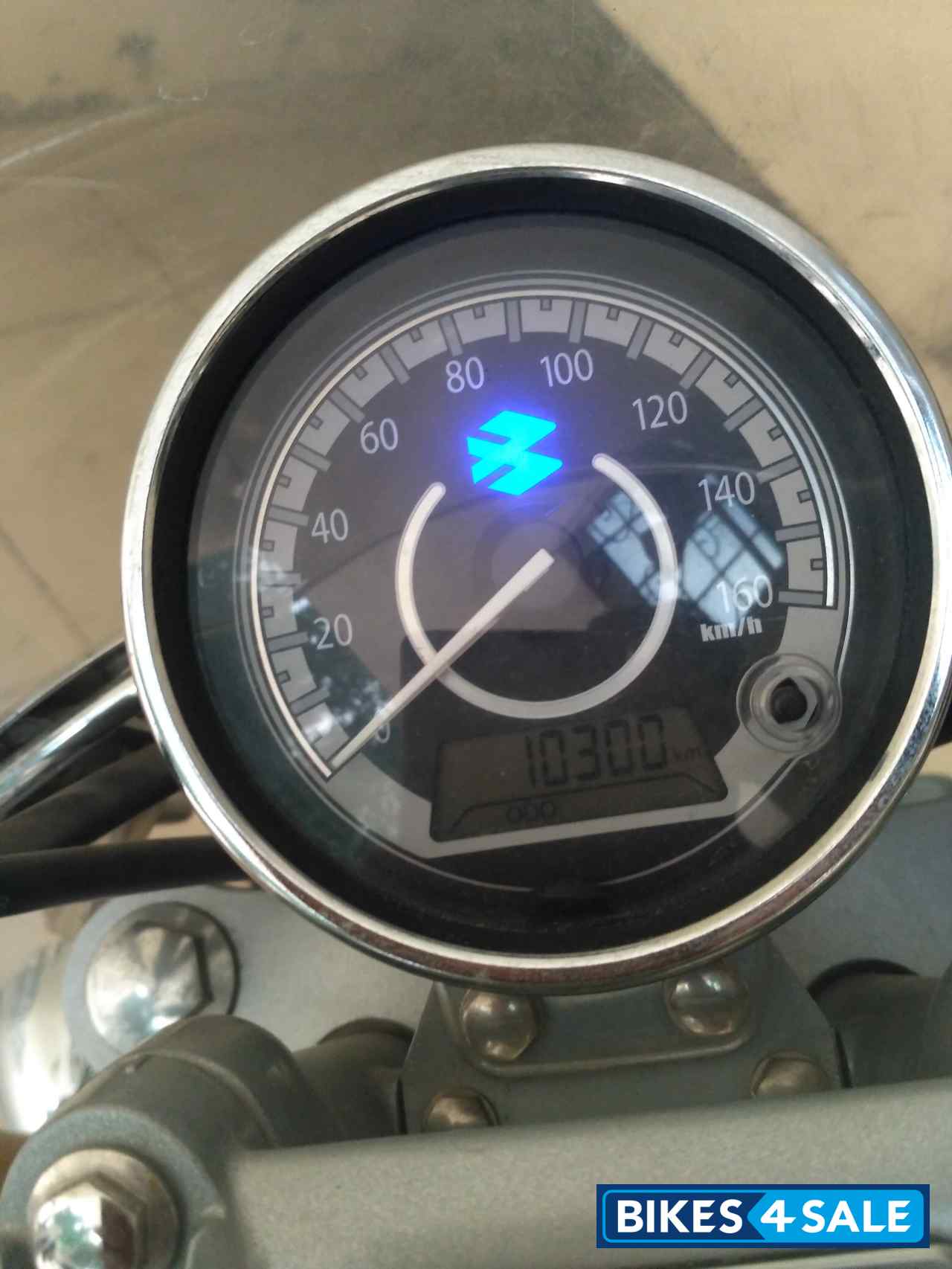 Golden Bajaj Avenger Cruise 220