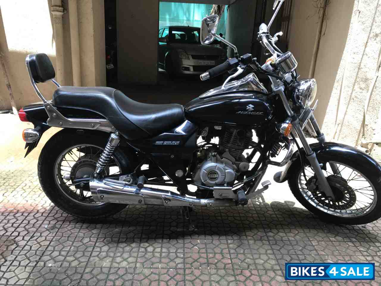 Bajaj Avenger 220 DTS-i