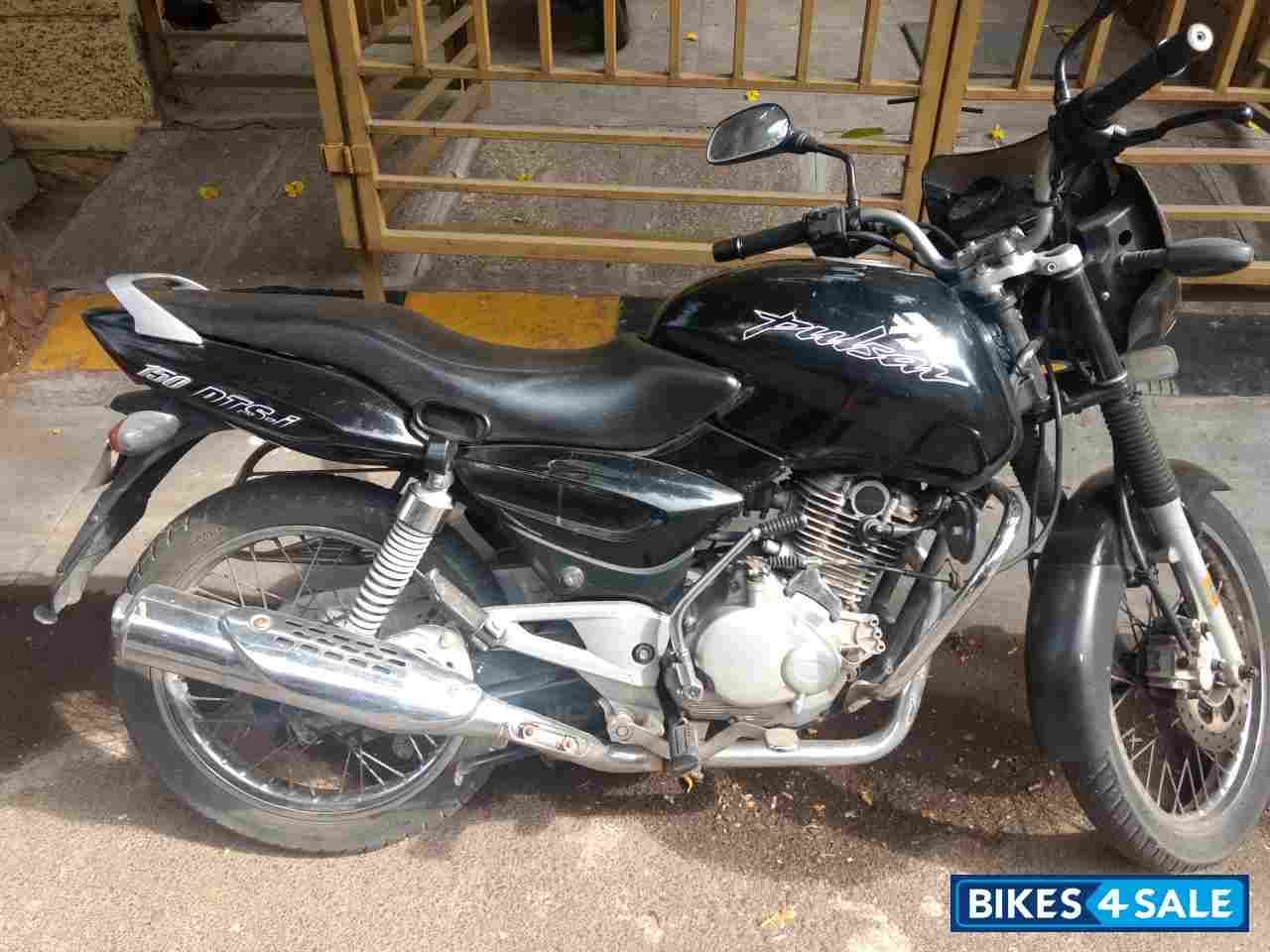 Black Bajaj Pulsar 150 DTSi