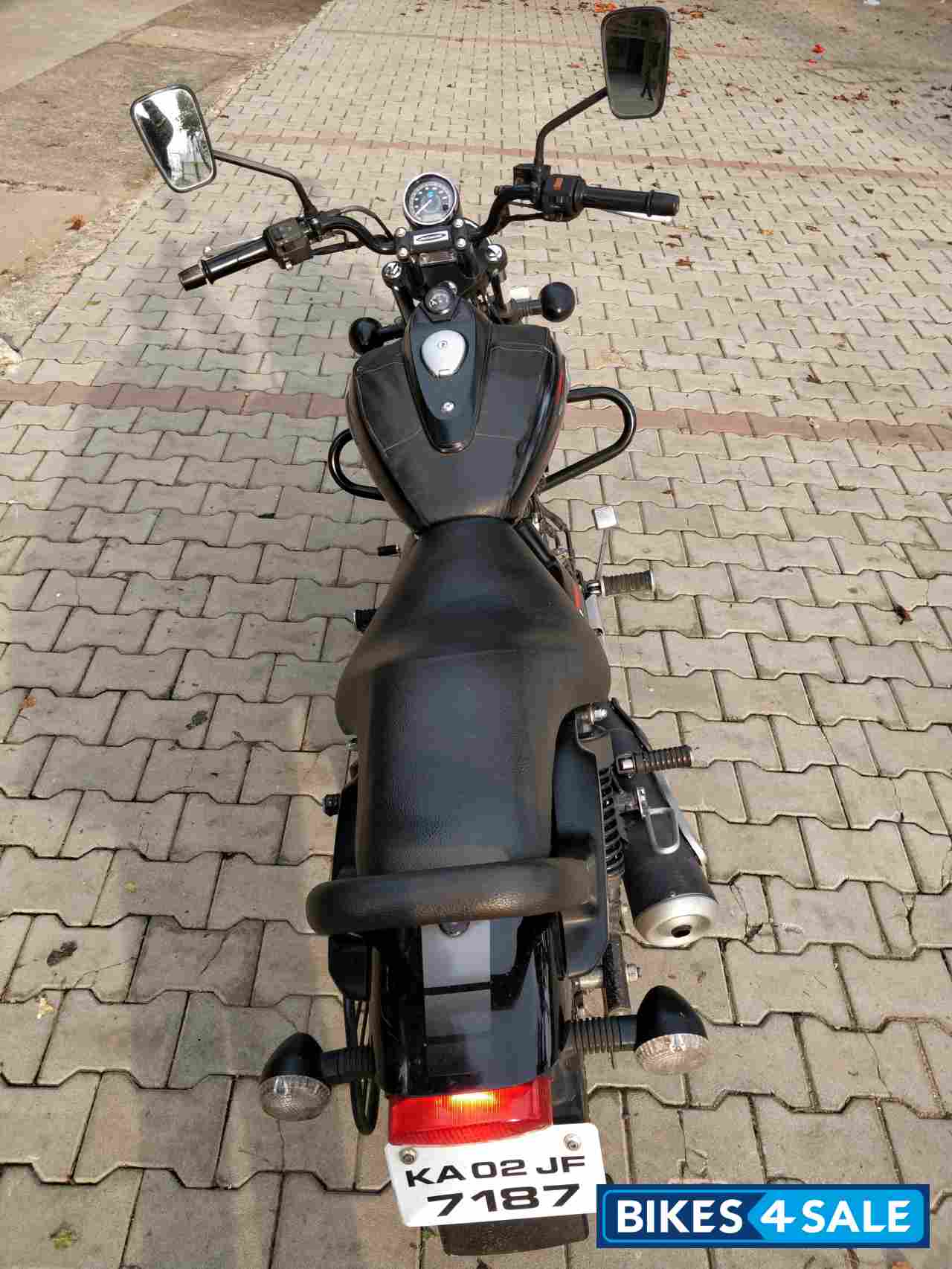 Bajaj Avenger Street 220