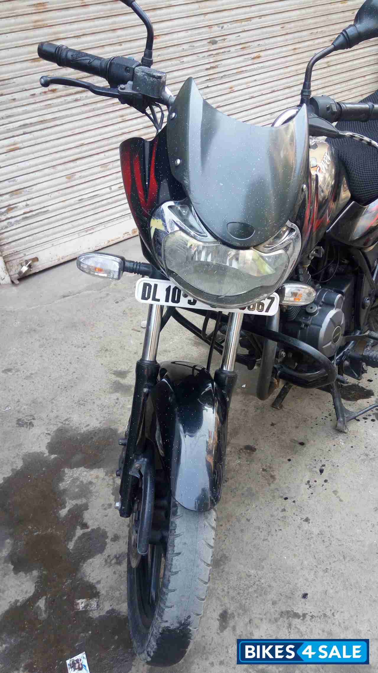 Black Bajaj Discover DTSi 150