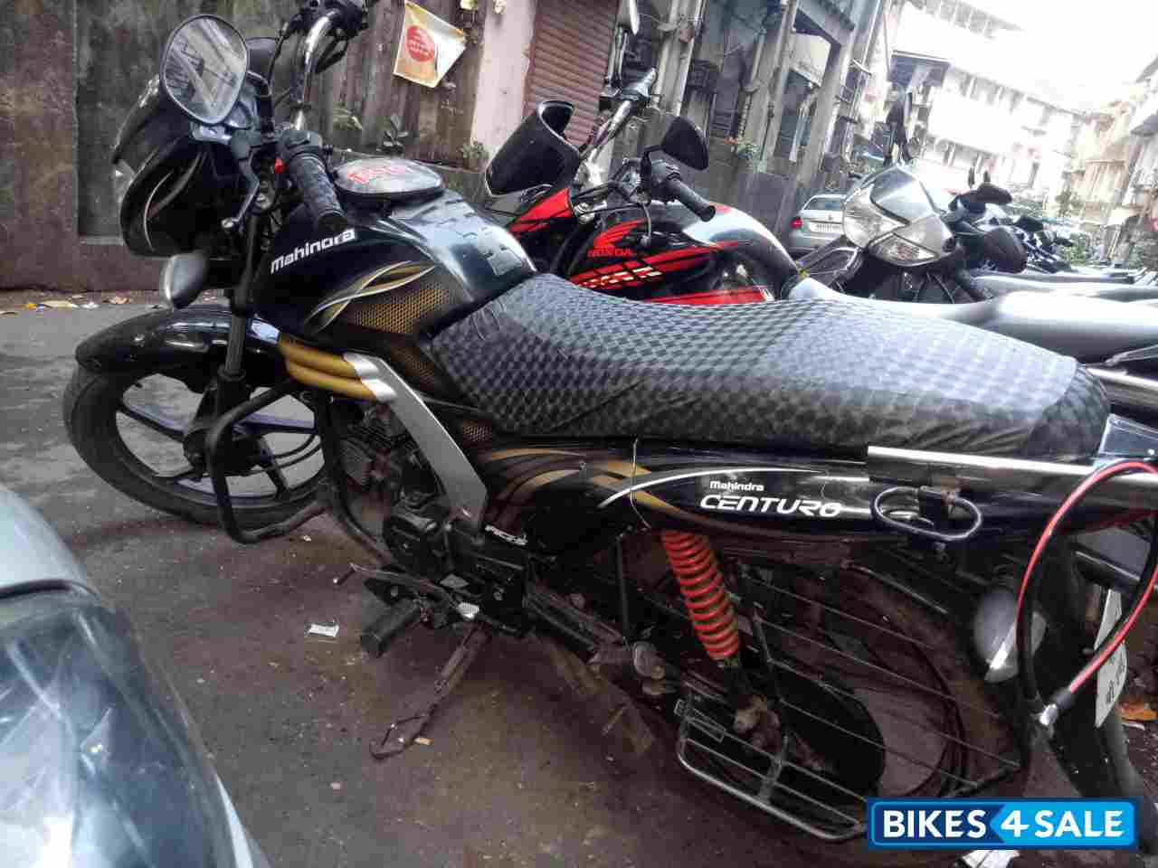 Black Mahindra Centuro