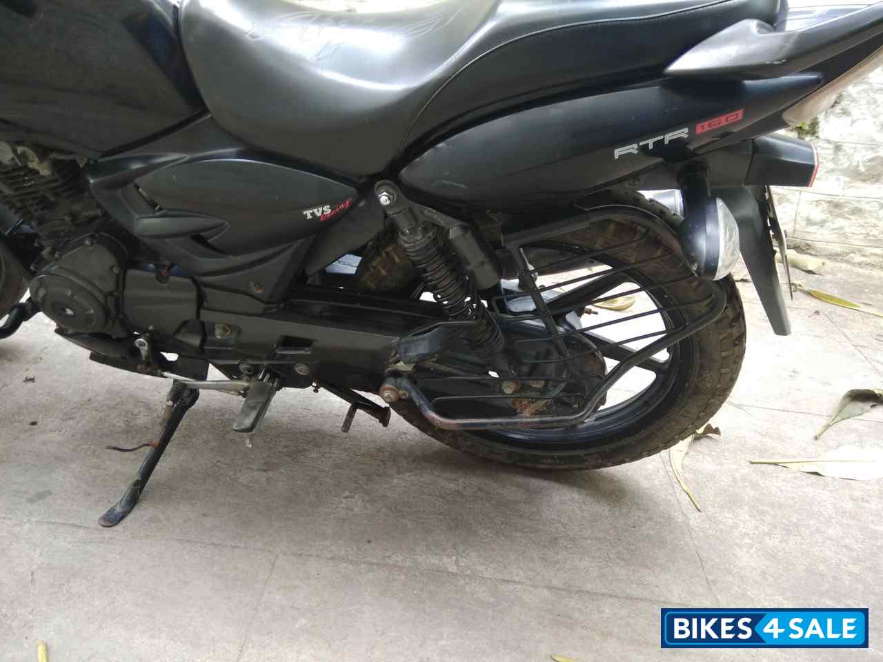 Black TVS Apache RTR 160