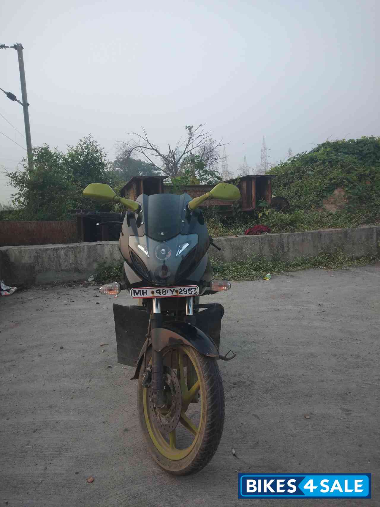 Black Bajaj Pulsar 220F