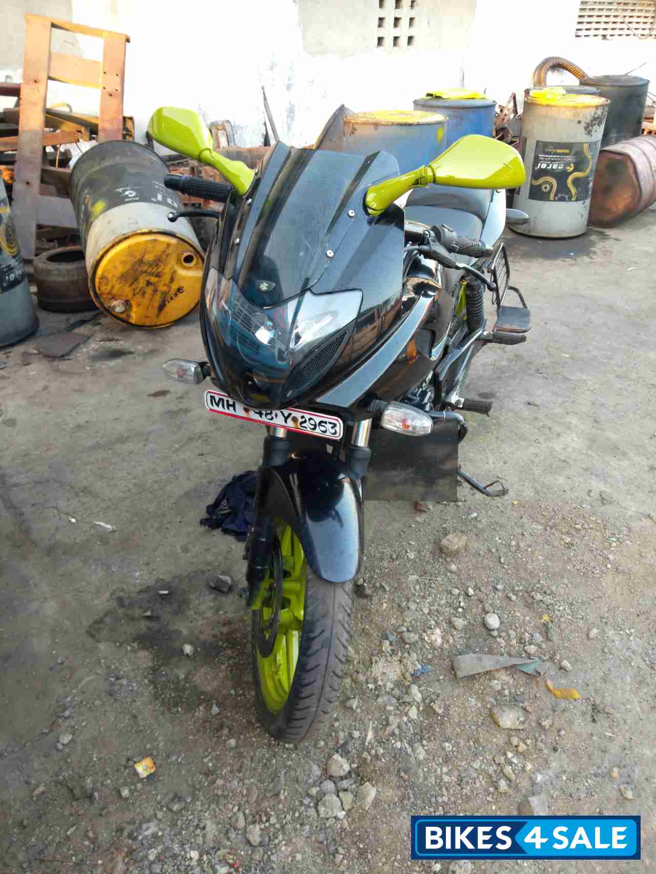 Black Bajaj Pulsar 220F