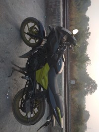 Black Bajaj Pulsar 220F