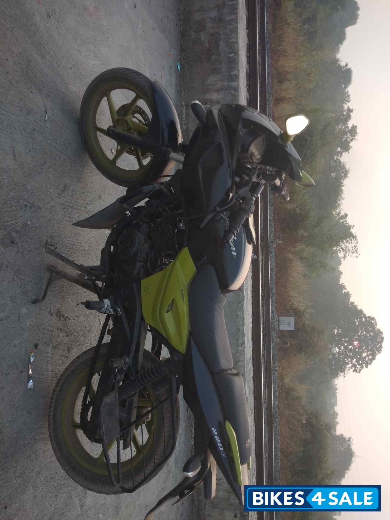Black Bajaj Pulsar 220F
