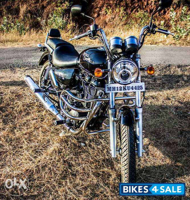 Black Royal Enfield Thunderbird 500
