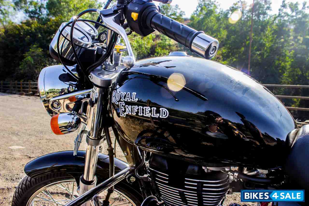 Black Royal Enfield Thunderbird 500