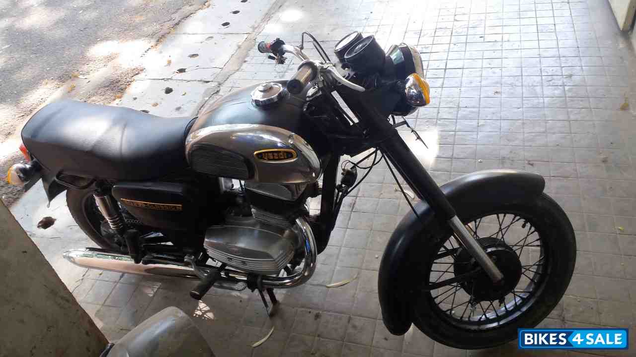 Chrome & Black Ideal Jawa Yezdi Classic