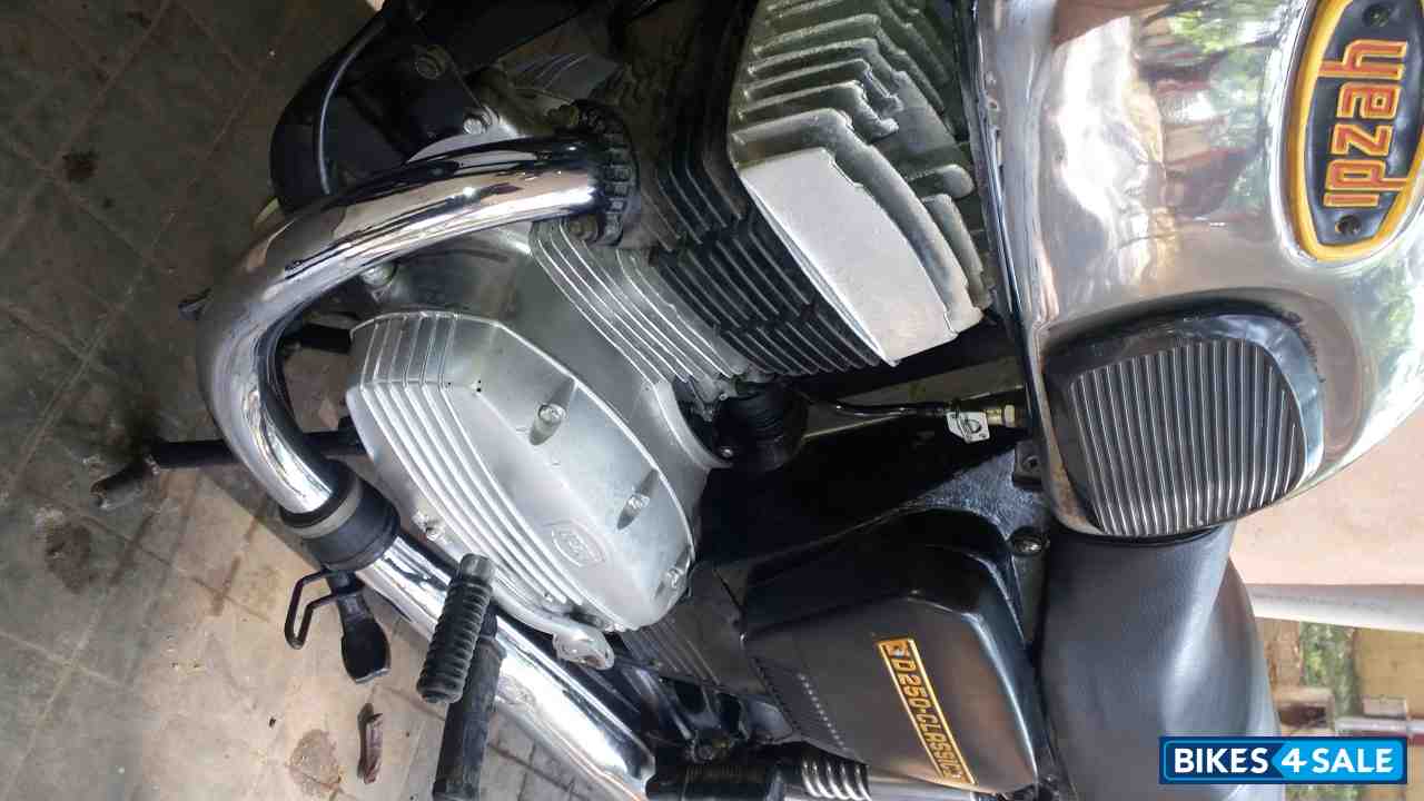 Chrome & Black Ideal Jawa Yezdi Classic