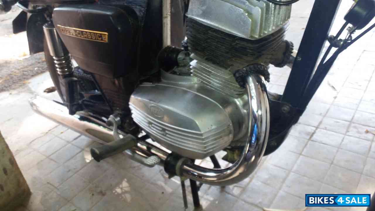 Chrome & Black Ideal Jawa Yezdi Classic