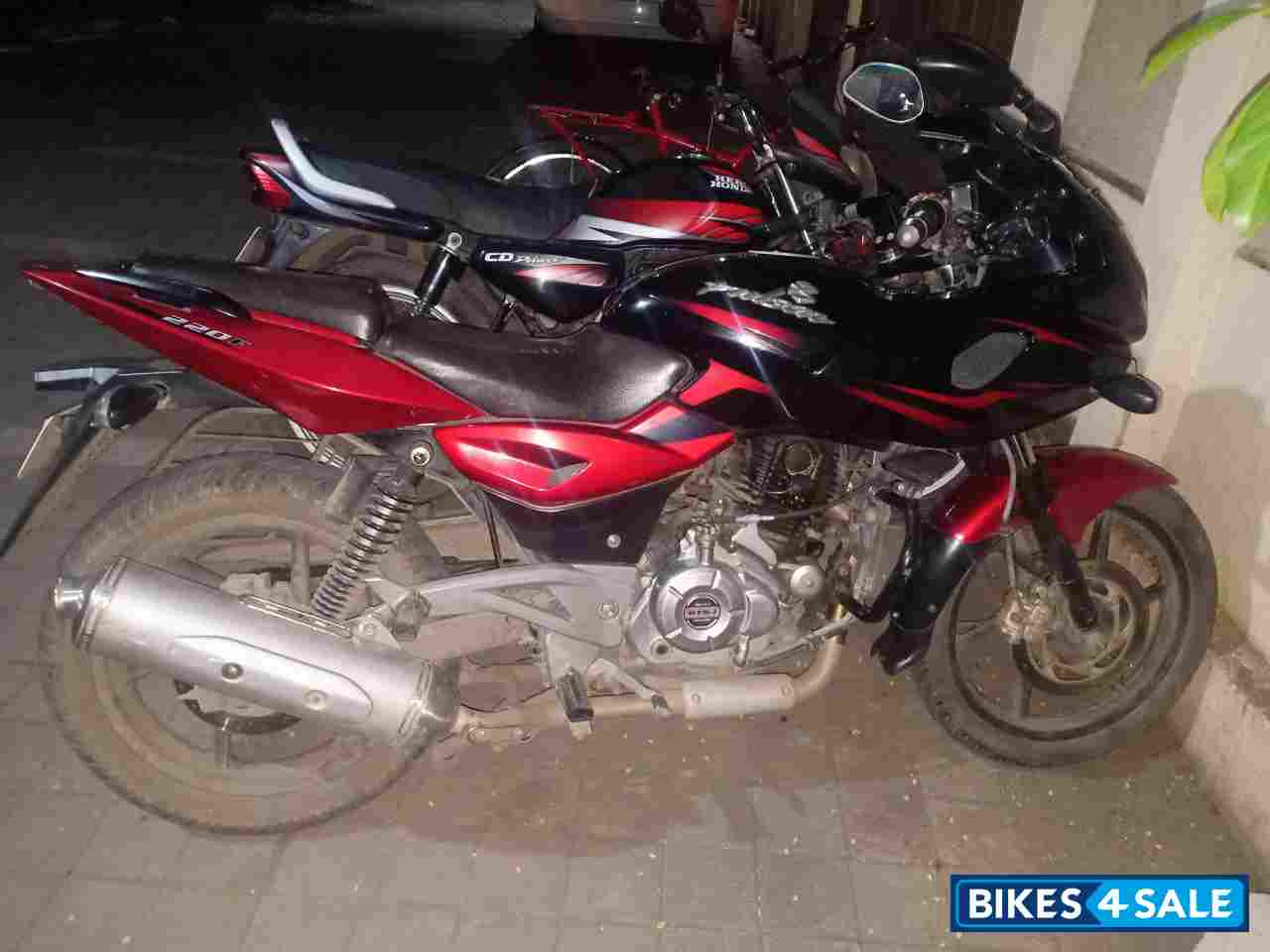 Bajaj Pulsar 220F