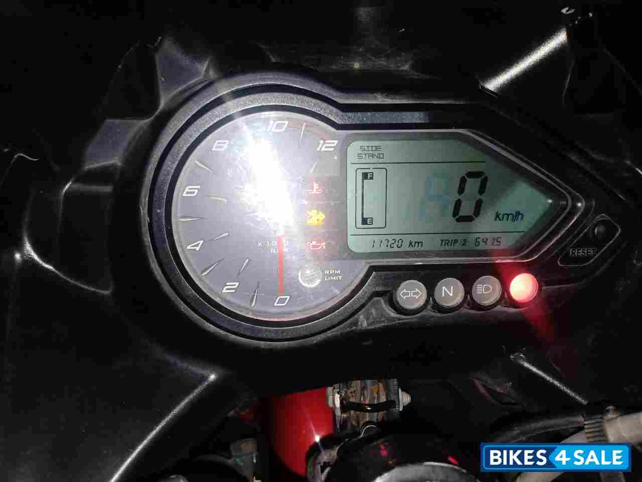 Bajaj Pulsar 220F