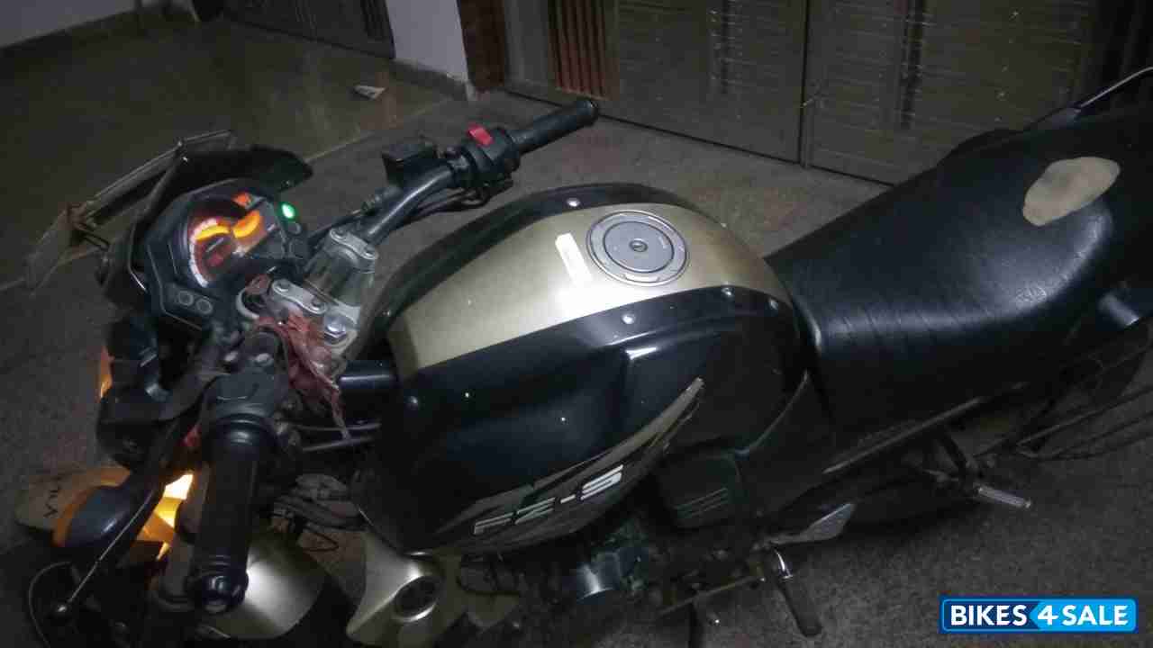 Black And Metallic Gold/yellow Yamaha FZ-S Black And Metallic Gold/yellow Yamaha FZ-S