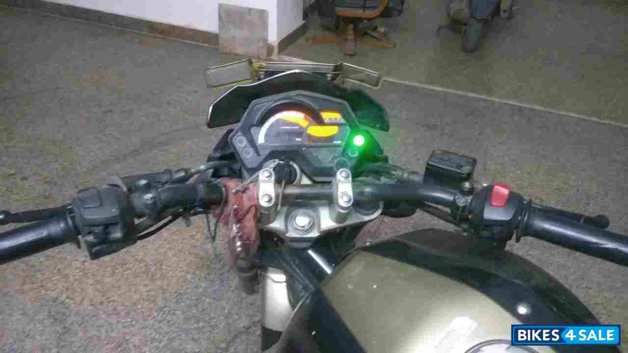 Black And Metallic Gold/yellow Yamaha FZ-S Black And Metallic Gold/yellow Yamaha FZ-S