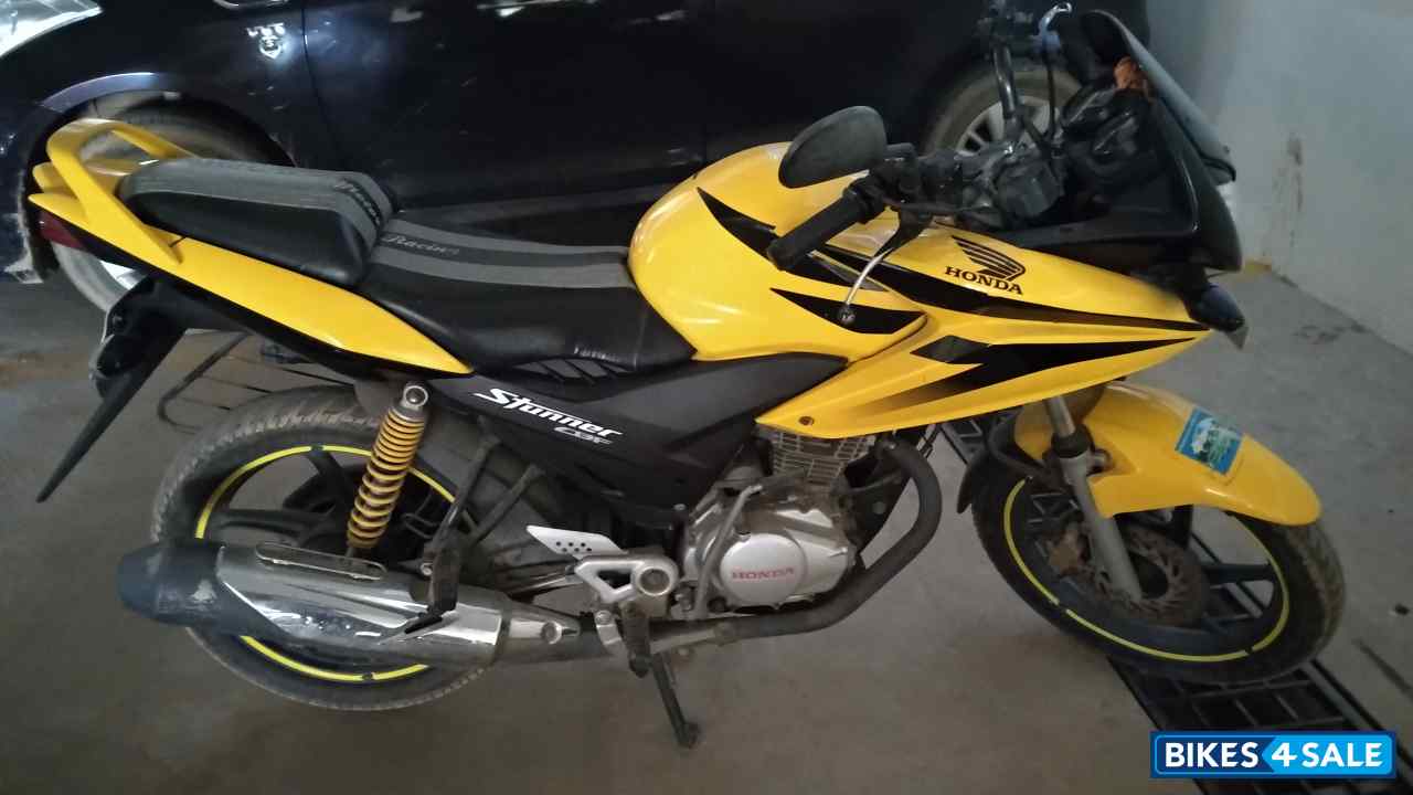 Yellow Honda CBF Stunner