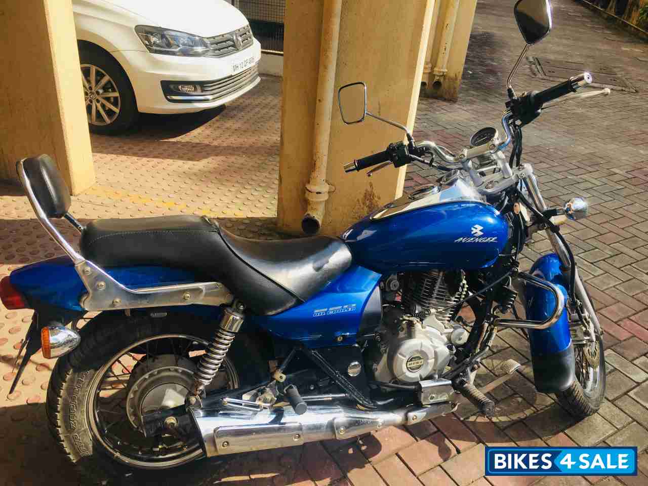 Bajaj Avenger 220 DTS-i