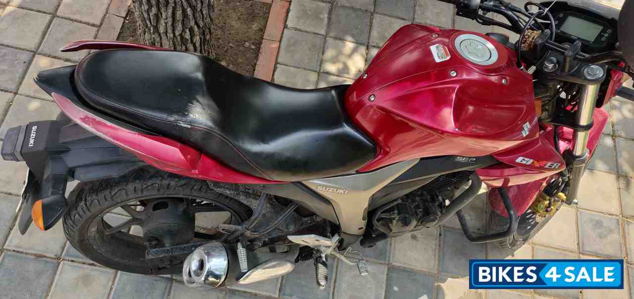 Red Suzuki Gixxer 150