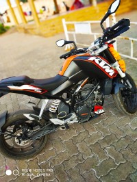 Orange-white KTM Duke 200