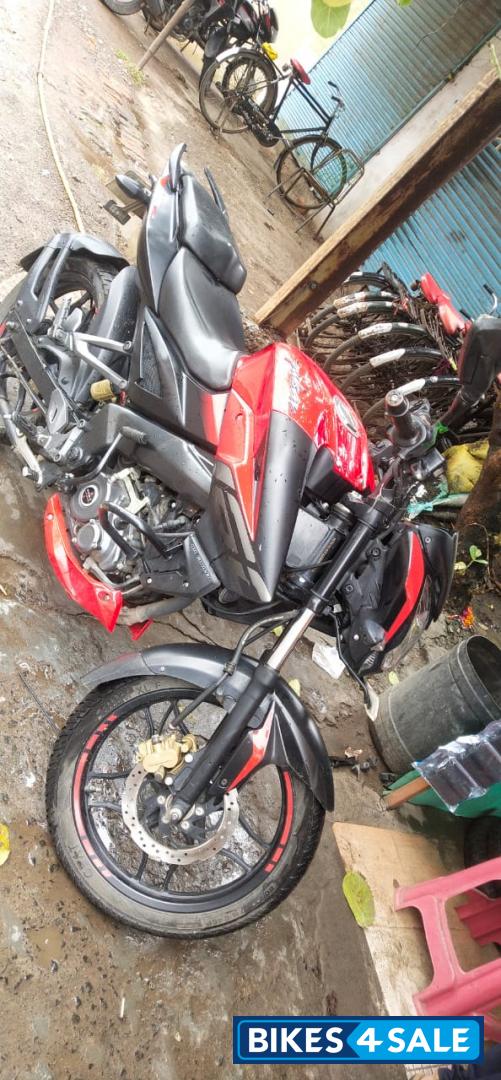 Red Bajaj Pulsar NS 160