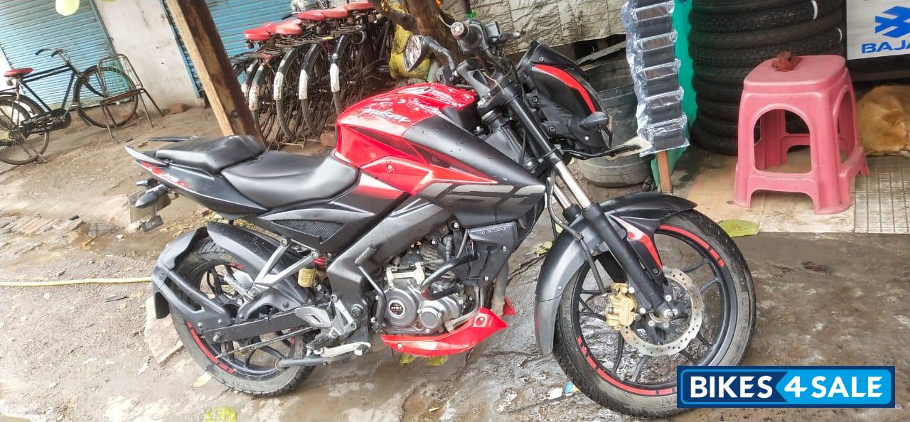 Red Bajaj Pulsar NS 160