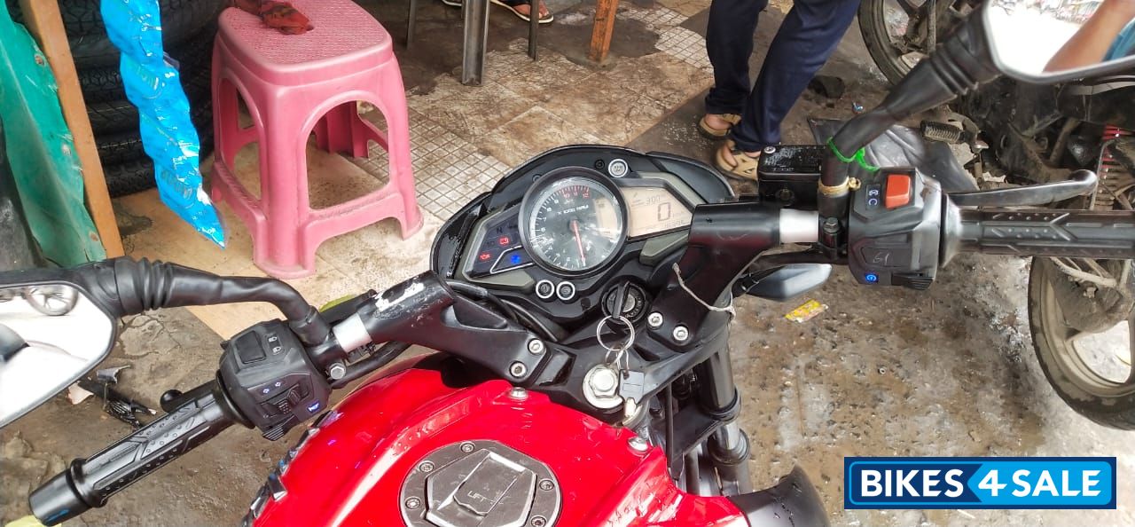 Red Bajaj Pulsar NS 160