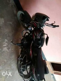 Black Bajaj Discover 100 DTS-Si
