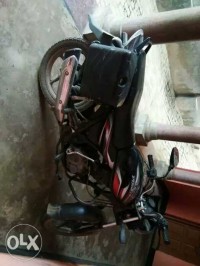 Black Bajaj Discover 100 DTS-Si