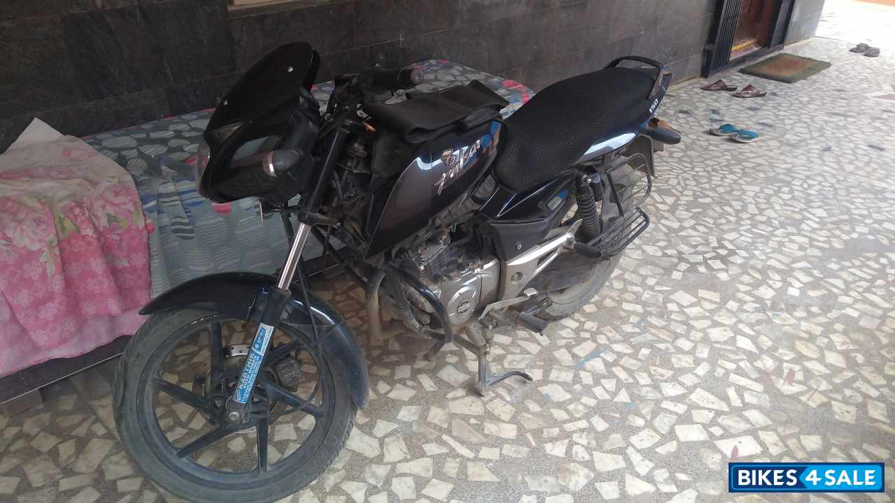 Black Bajaj Pulsar 150 DTSi