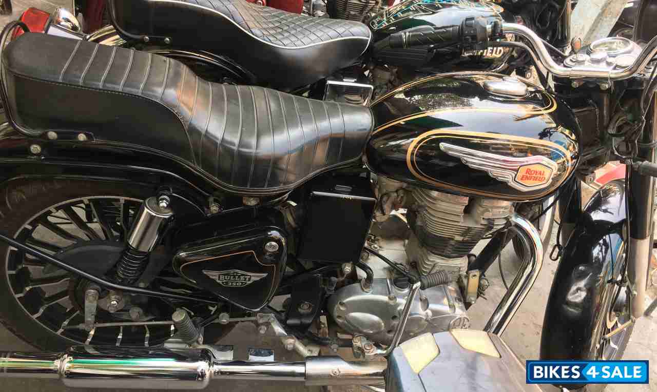 Black Royal Enfield Bullet Standard 350