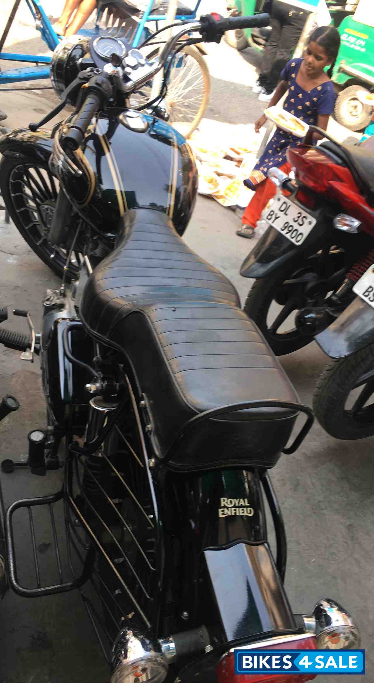 Black Royal Enfield Bullet Standard 350