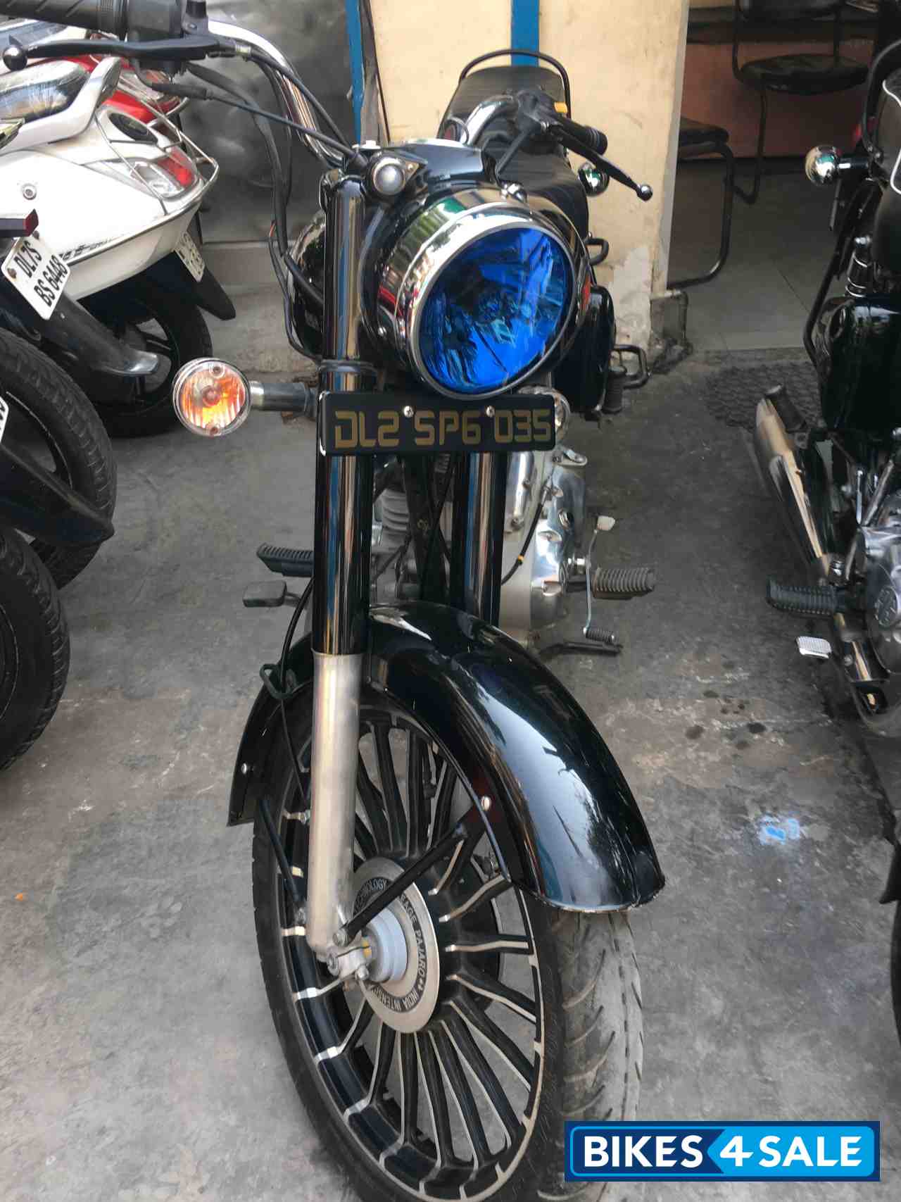 Black Royal Enfield Bullet Standard 350