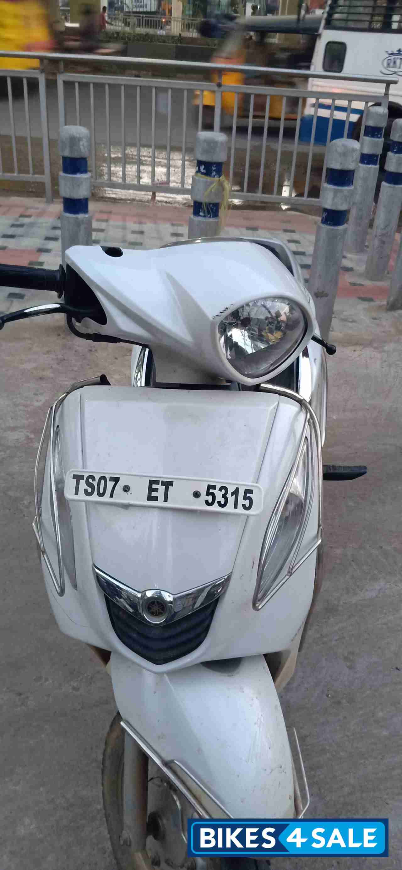White Yamaha Fascino
