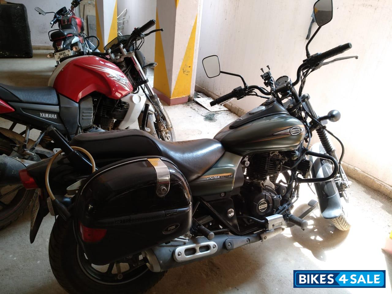 Bajaj Avenger Street 220
