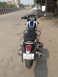 Bajaj V15