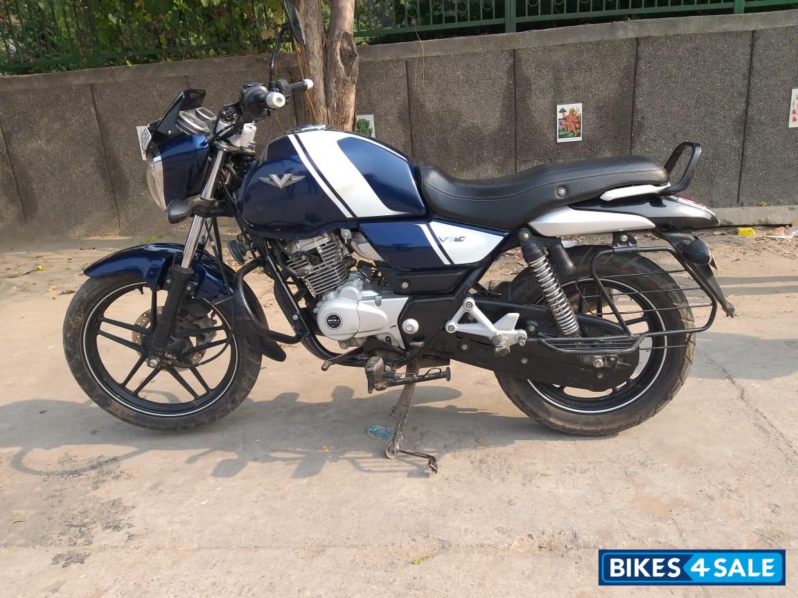 Bajaj V15