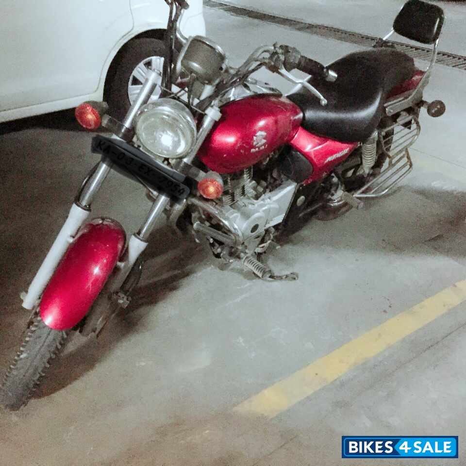 Red Bajaj Avenger 180 DTS-i