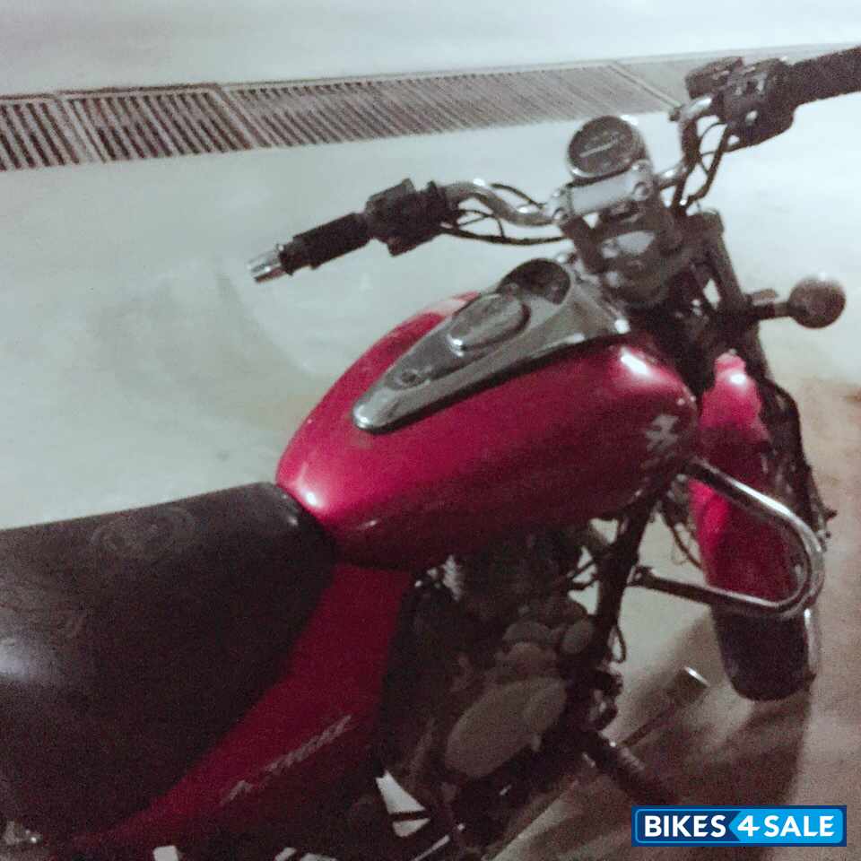 Red Bajaj Avenger 180 DTS-i