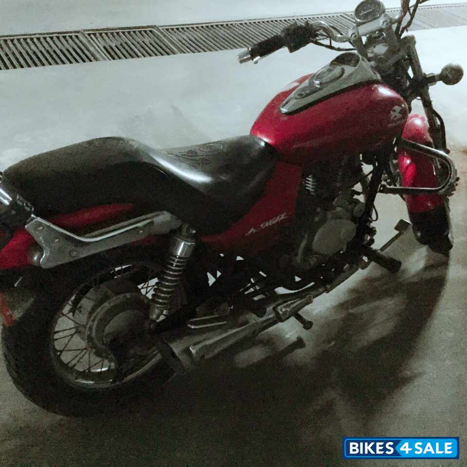 Red Bajaj Avenger 180 DTS-i