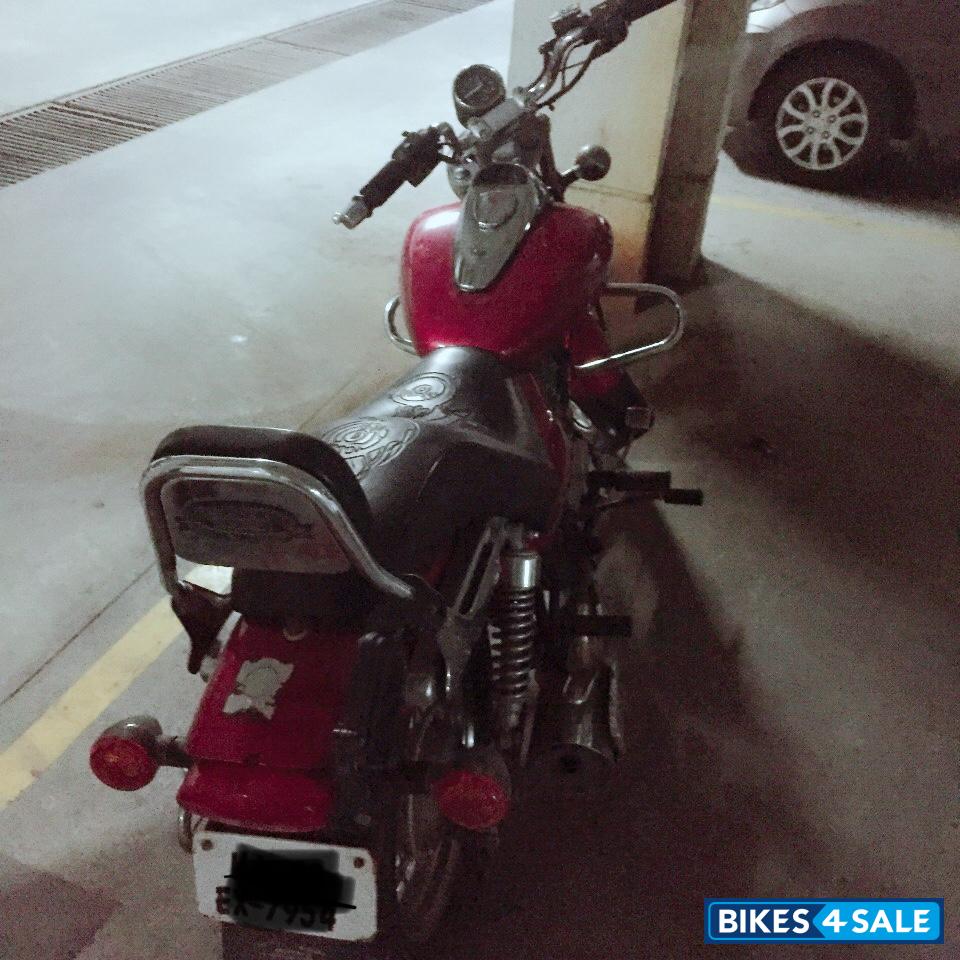 Red Bajaj Avenger 180 DTS-i