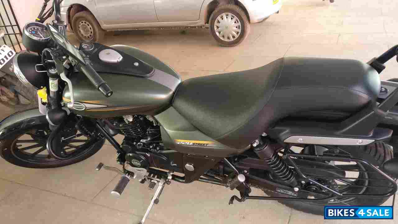 Metallic Green Bajaj Avenger Street 220
