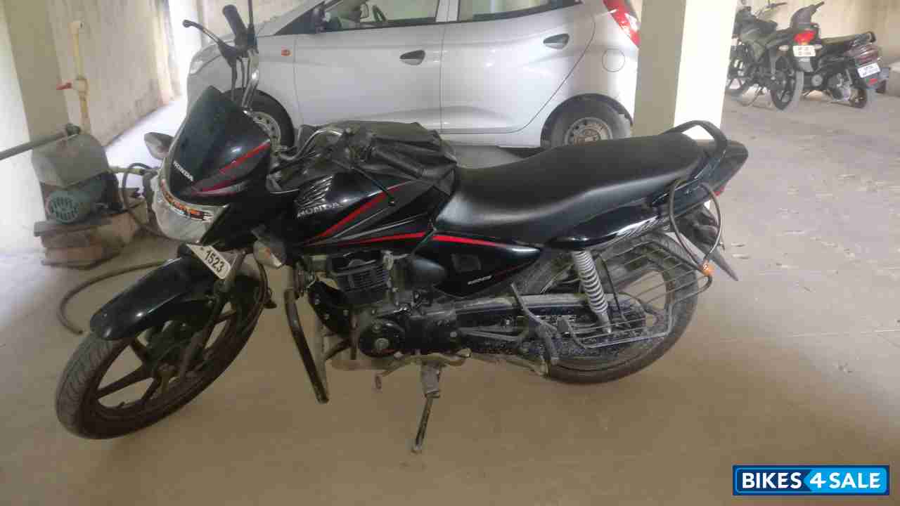 Black Honda CB Shine