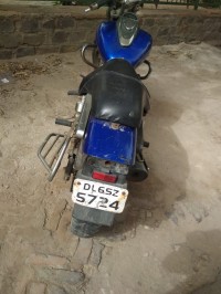 Blue Bajaj Avenger 180 DTS-i